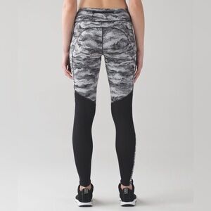 [lululemon] Speed Tight V Power Luxtreme Hazy Days Black White / Black - 8